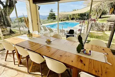 Image de Villa atypique avec piscine chauffée et vue mer