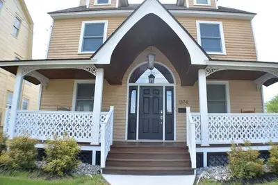 Image de Large Pet-Friendly Rental with front porch and private backyard in the Heart of Cape May w/ parking!