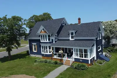 Image de The Cove House- completely renovated 1910 beach house