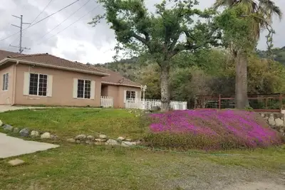 Image de Scenic Home near entrance to Sequoia National Park