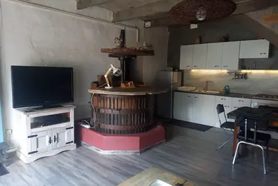 Image de Le Pressoir, charmante petite maison de 65m2 restaurée dans un ancien pressoir.