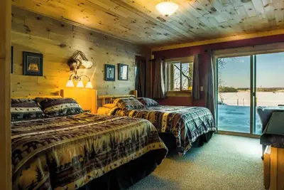 Image de Quiet stay on the lake in Room 14 - The Chippewa Lodge - Curriers Lakeview Lodge