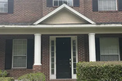 Image de Maison dans un quartier calme près du centre commercial 1