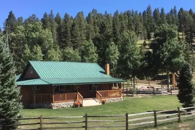 Image de Are you thinking about cabin tripping in Colorado? We have you covered.
