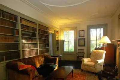 Image de Private Historic Home on Private Setting, Overlooking Field Forest and Lake