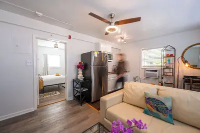 Image de HoneyBee Loft in Best Downtown area nestled between High-End Residential