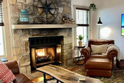 Image de Lakefront townhouse with club beach and pool