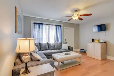 Image de 3 Mi to Dtwn Galveston: Beautiful Apt w/ Deck!