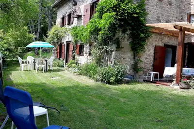 Image de maison campagnarde, parc clôturé, altitude 1025m