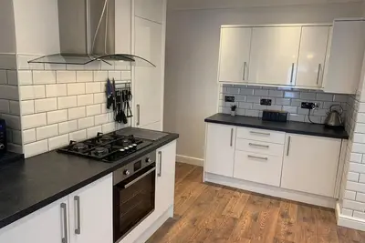 Image de Entire 3 Bedroom Property - Garden & Hot Tub - Close to Porth Beach, Newquay