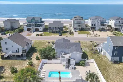 Image de Sawyer's Shore Shack: Spacious, Modern Second Row Beach Home on the West End