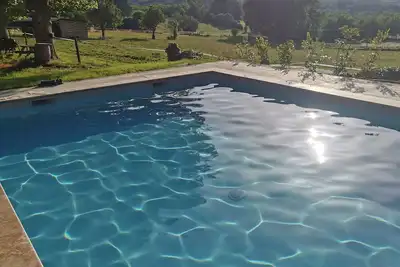 Image de maison en pierre proche de tous les grands site du Périgord noir