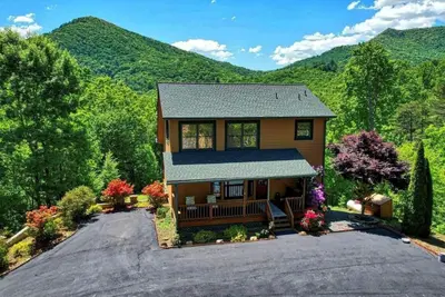 Image de Bear Valley Retreat | Cozy and Private Cabin near Lake Chatuge | Dog Friendly