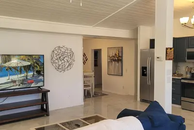 Remodeled cottage built in 1958 great for family 10 minutes away from the beach