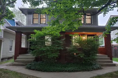 Image de Family And 2 Family Hideout/ 2Units in one with locking doors-Meet Us In Indy! ! !