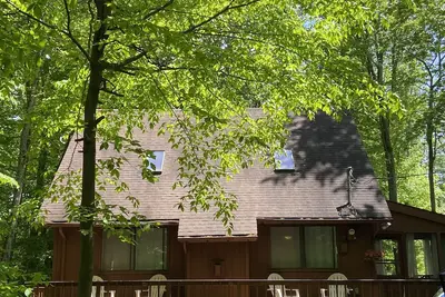 Image de Charming Lake Naomi Cabin. Temporary Memberships available for weekly rentals.
