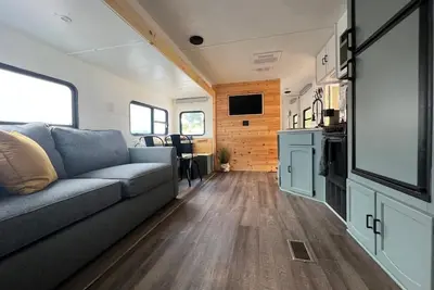 Image de Unique Space with Rv and Studio close to Busch Gardens and Zoo