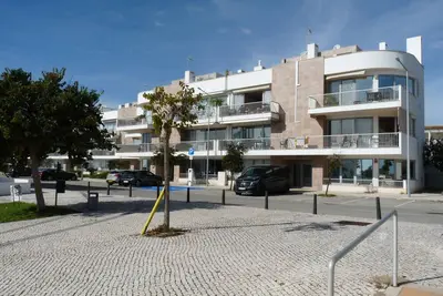 Fuseta Ground Floor Apartment, Own Garden, memorable Sea Views & Shared Pool