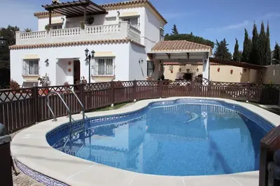 Image de Villa De Vacances En Terrain PRIVÉ Avec Piscine, Wifi. Sauna, Barbecue.
