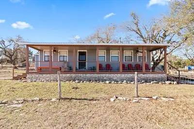Image de The Yella Dilly Ranch, Sleeps 20! Peaceful Oasis, Pool, Jacuzzi, Events!