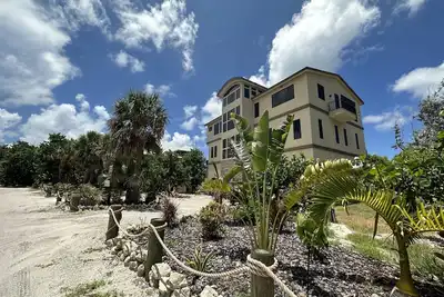 Image de Beauty And The Beach- Beachfront Mansion, Heated Pool