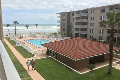 Image de Sunrise View over the ocean! Direct oceanfront complex in New Smyrna!