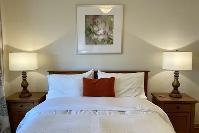 Image de Cozy & Relaxing - Family Friendly - Cheerful 2-bed 2-bath home