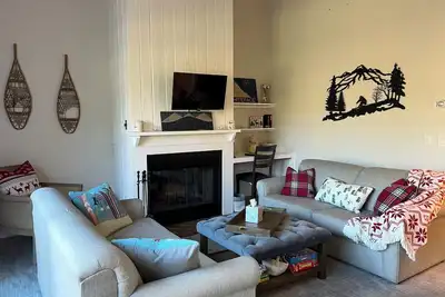 Image de Snowdrop Lodge - Beautiful Condo on Jiminy Peak Grounds