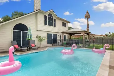 Image de Amazing Pool + Private Backyard + Shaded Patio