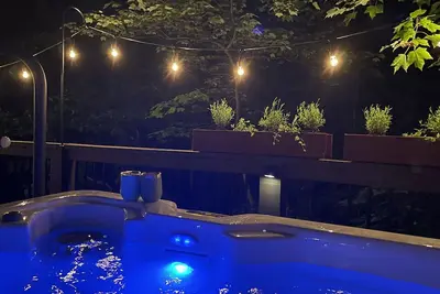 Image de Hot Tub + Pet Friendly + visit 80 acres to let your dogs run off-leash!