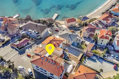 Image de 50 mètres de la plage de galets