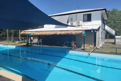 Image de Beach bums retreat kurrimine beach