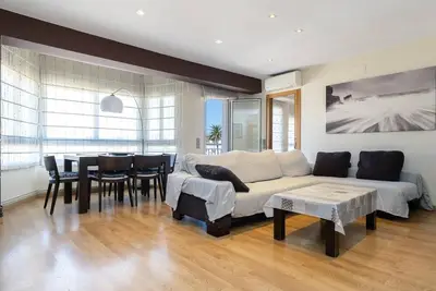 Image de Appartement spacieux Ă 300m port de plaisance et plage