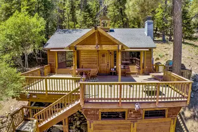 Image de Club View Pines Basecamp Log Cabin at Bear Mountain