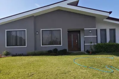Image de Relax and enjoy the peace of this beautiful home with nice view to the mountains