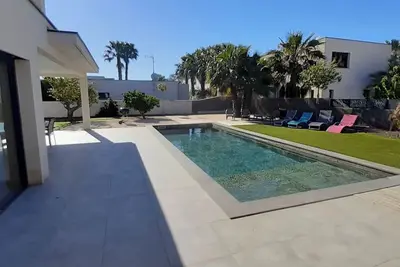 Image de Independent Villa With Pool Near sea