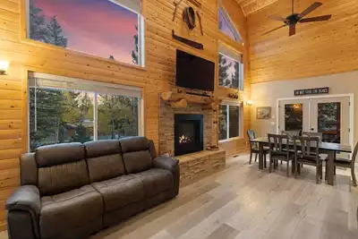 Image de Secluded, dog-friendly cabin near national parks