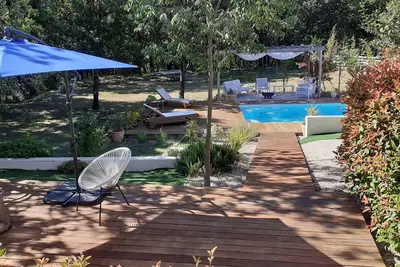 Image de Magnifique propriété avec grand terrain et piscine