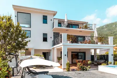 Image de Contemporary villa w\/ private pool - 10 min from the beach