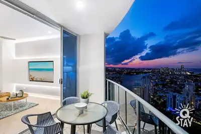 Image de Chevron Renaissance - 3 Bedroom Sub Penthouse Airbnb - 5 Night