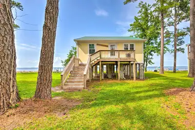 Image de Coastal Escape: Bayfront Home w\/ Dock & Views