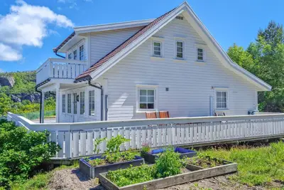 Image de Belle maison Ă Spangereid avec WiFi