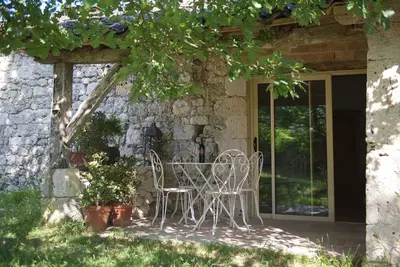 Image de Maison en pierre confortable au calme avec jardin privé