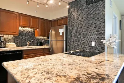 Image de ~~ Mise à jour gratuite ~ Oceanfront direct 1br Tarif spécial ~~ Rénové Honeymoon Suite