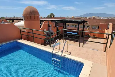 Image de Penthouse à 65m de la plage, avec piscine privée dans un solarium, Wifi