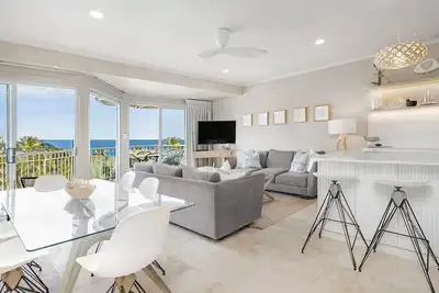 Image de Unit 9 - Fantastic Holiday Apartment in Sunshine Beach - Stunning Views, Opposite Beach Access