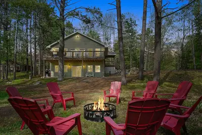 Image de Tranquil Lakefront Oasis - Fire Pit, Fishing, Bbq