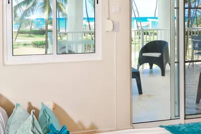 Image de Playa Turquesa J-202 Premier Beachfront Ocean View/50mbps Wifi