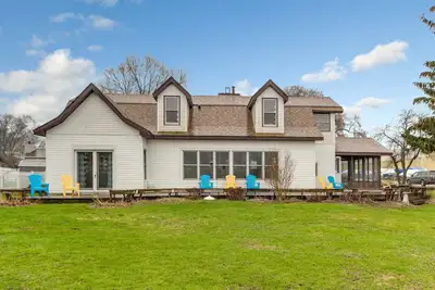 Image de White House, Amazing Cottage, Lake Front, That Sleeps 34!