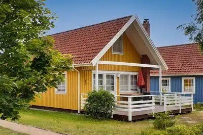 Image de Swedish house by the lake in the MĂĽritz National Park